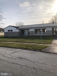 Building Photo - 273 Dogwood Dr