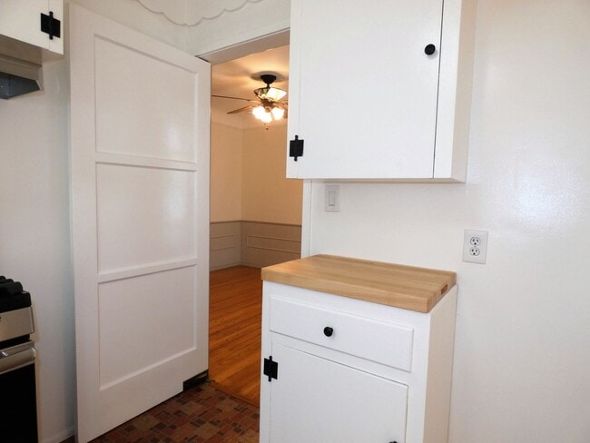 Building Photo - *Available NOW in Whittier!*