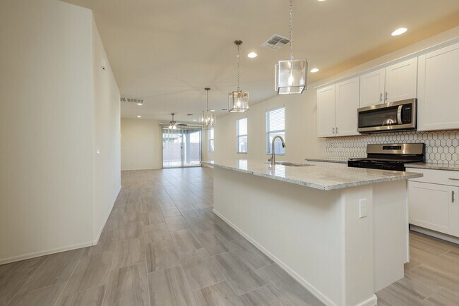Building Photo - 12100 W Charismatic Dr