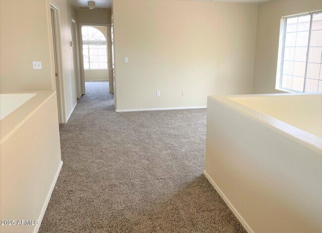 Building Photo - 1529 E South Fork Dr