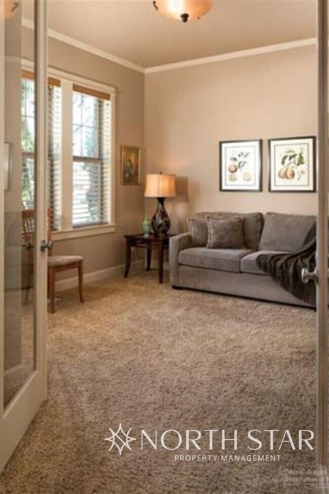 Building Photo - 4 Bed, 3 Bath w/ 3,030 sqft of perfection in Renaissance Ridge