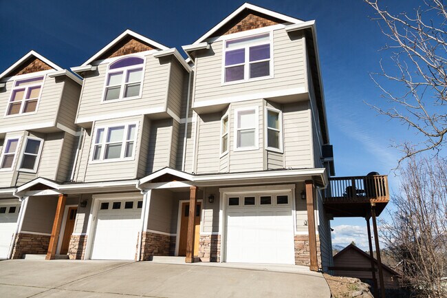 Building Photo - 1530 Wasco St