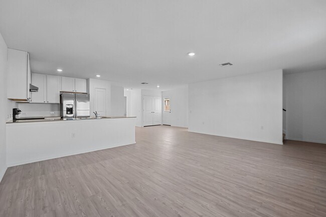 Building Photo - 910 Stricker Path