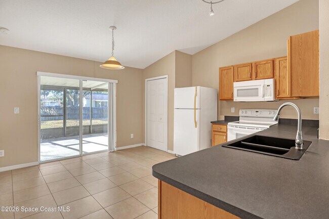 Building Photo - 1384 Palau St SE