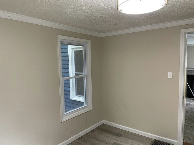 Building Photo - 1335 Hazen St
