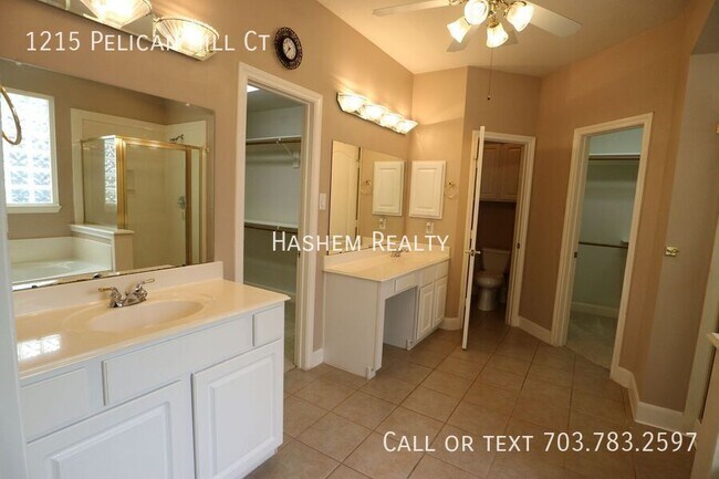 Building Photo - 1215 Pelican Hill Dr