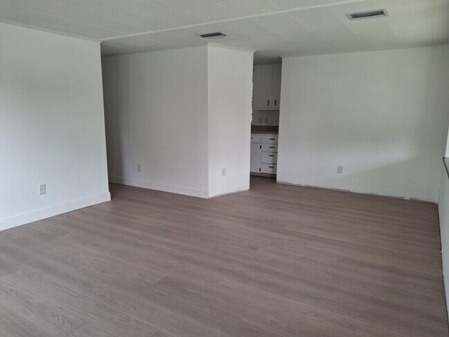 Building Photo - 103 Catalina Cir