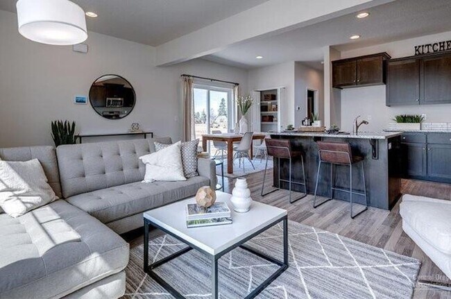 Building Photo - Newer SE 3 Bdrm House, All Appliances incl W/D, Air Cond, Community Pool, Double Garage