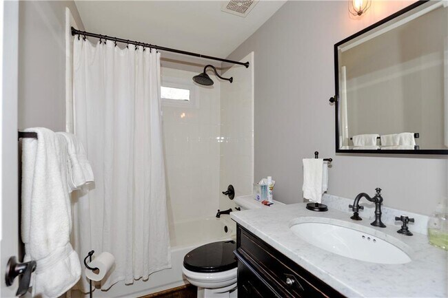 Building Photo - 265 Windsor Gate Cove NE