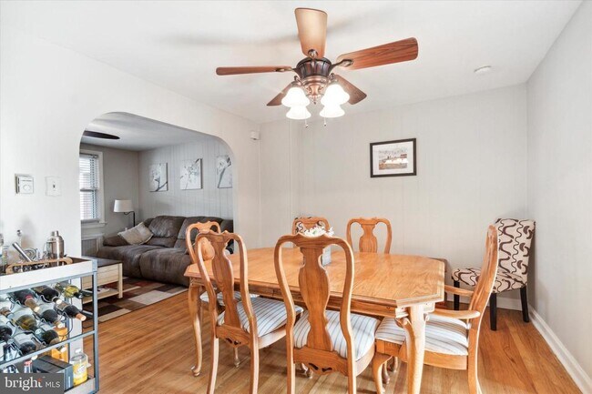 Building Photo - 327 E 9th Ave