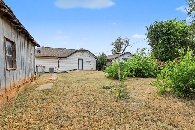 Building Photo - 537 SW 45th St