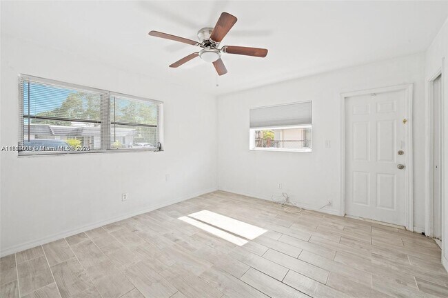 Building Photo - 7403 NW 76th Ct