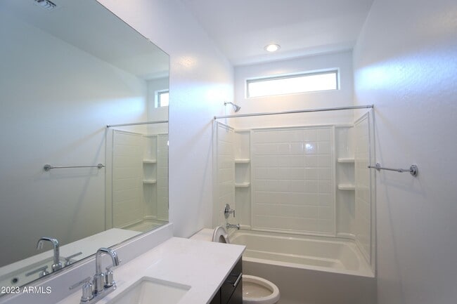 Building Photo - 2540 W Sunland Ave