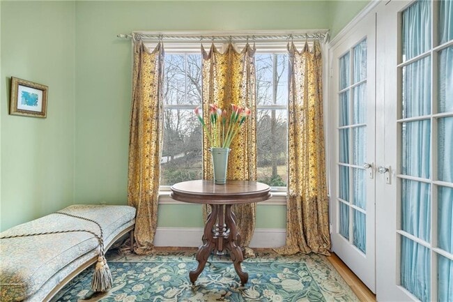 Building Photo - 287 Gibbs Ave