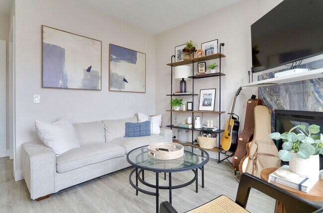 Building Photo - 212 70th St