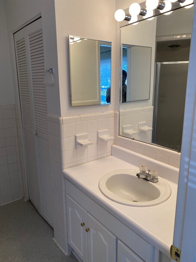 Building Photo - 4768 Champion Ct