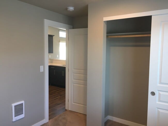 Building Photo - Cozy 2BR Home with A/C & Garage – Animal Friendly in Bend, OR