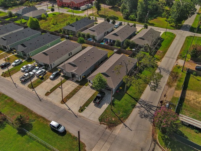 Building Photo - 403 E Avenue G