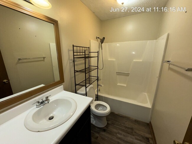 Building Photo - 501 Hollyberry Ln
