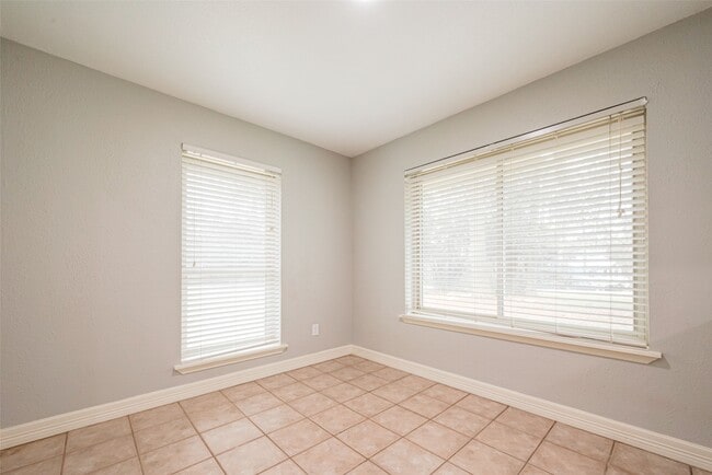 Building Photo - 10190 Dogwood Lp