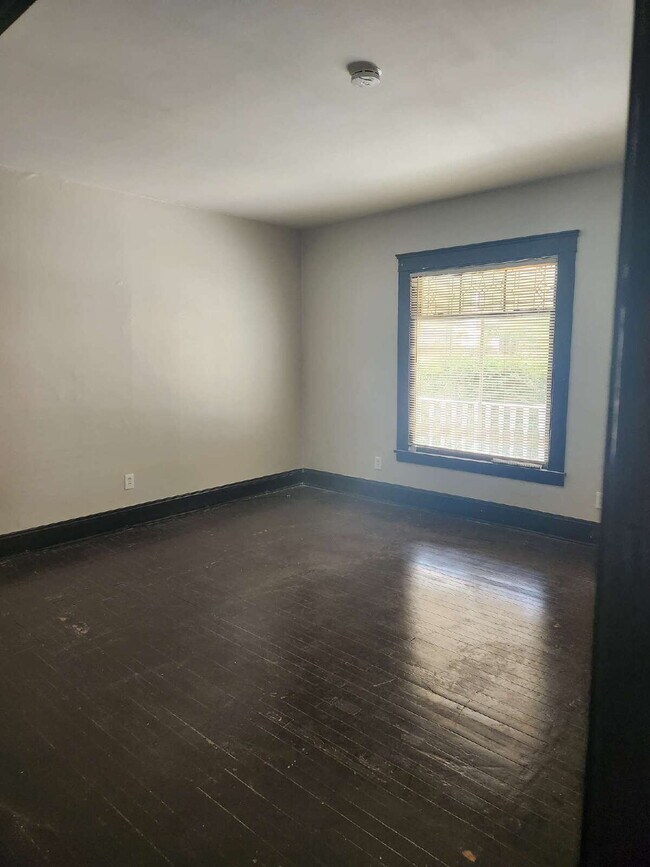 Building Photo - Ask About our Move In Special!