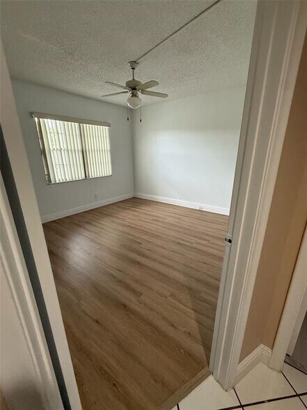 Building Photo - 1300 SW 125th Ave