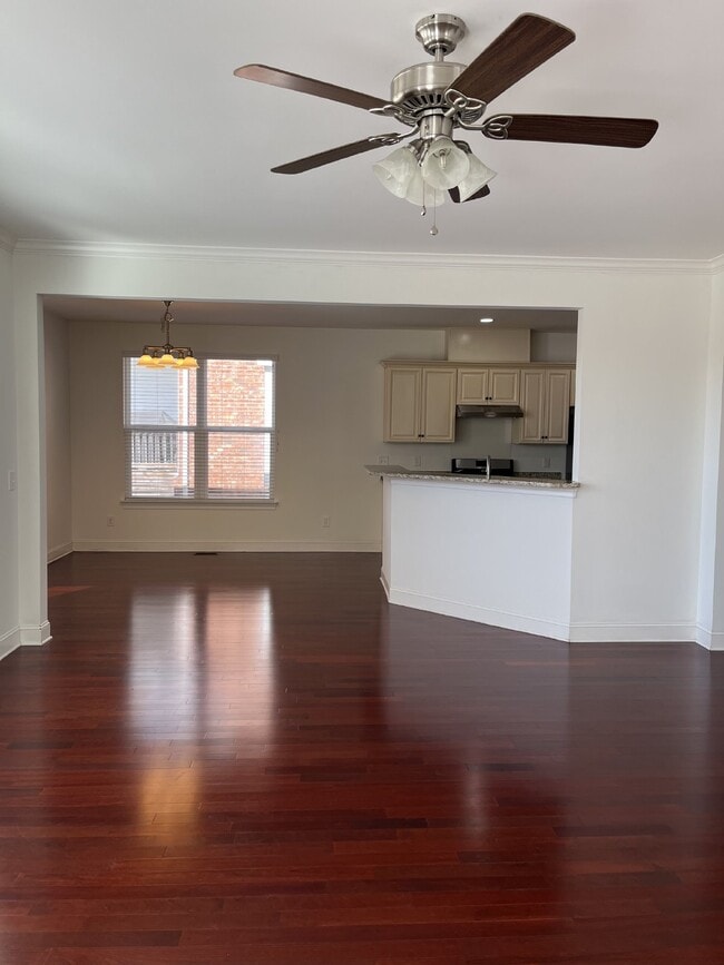 Building Photo - "Charming 4-Bed Gem with Guest Suite & Mod...