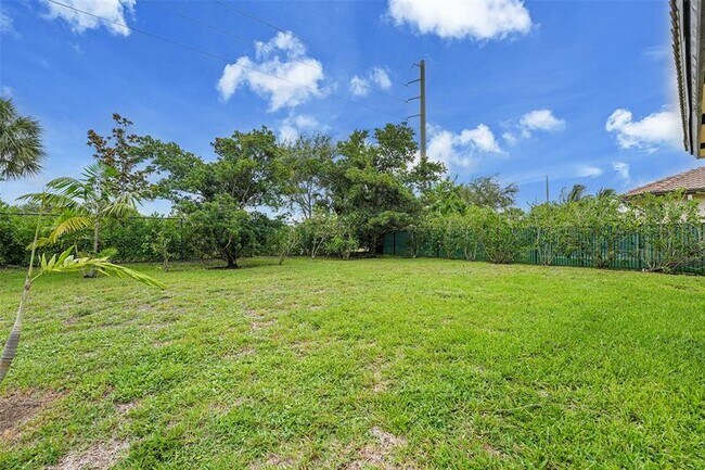 Building Photo - 7162 Prudencia Dr