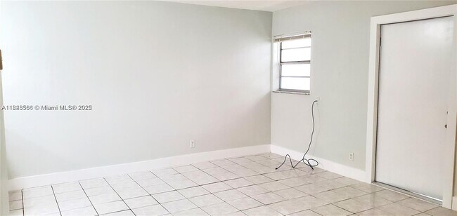 Building Photo - 4163 SW 67th Ave