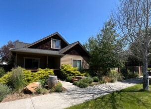 Building Photo - Custom 3-Bedroom Bungalow in Sisters!