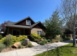 Building Photo - Custom 3-Bedroom Bungalow in Sisters!