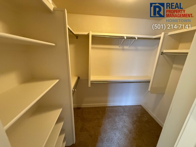 Building Photo - 1609 White Oak Cir