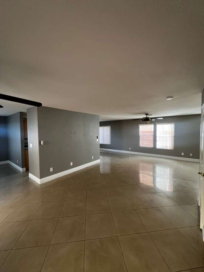 Building Photo - Must see 2 story 4 bed/3 bath home in the heart of SUMMERLIN