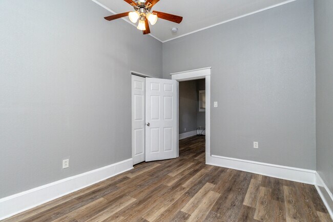 Building Photo - 2638 Barton St