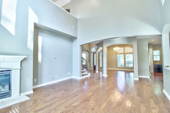 Building Photo - 10 Spotted Lily Way
