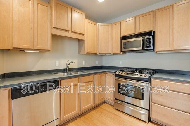 Building Photo - 426 N Front St