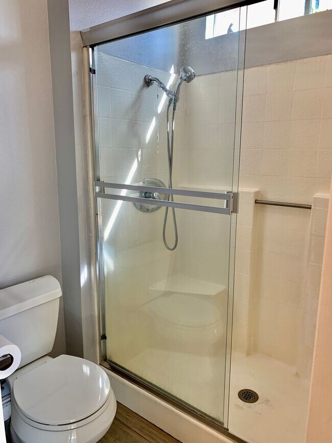 Building Photo - Nice Single Story Home