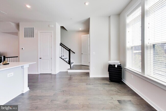 Building Photo - 16212 Bushwick Pl