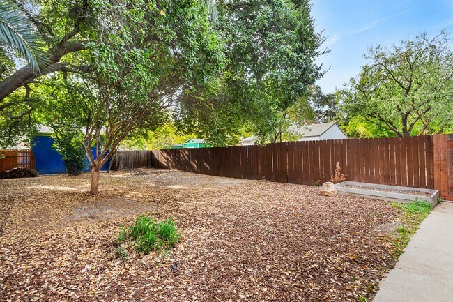 Building Photo - Heart of Sacramento ~~Duplex for RENT!