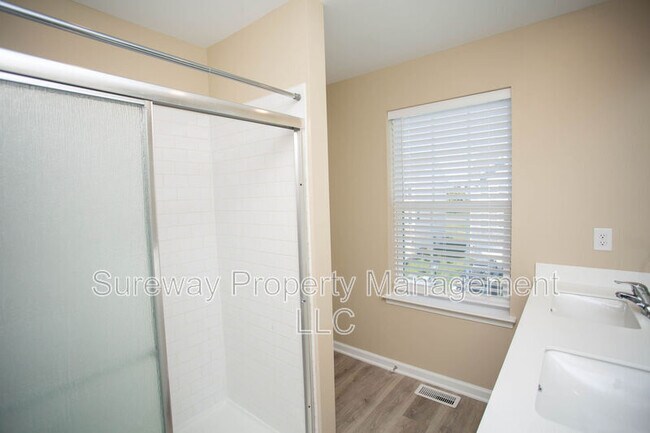 Building Photo - 239 Macoun Way
