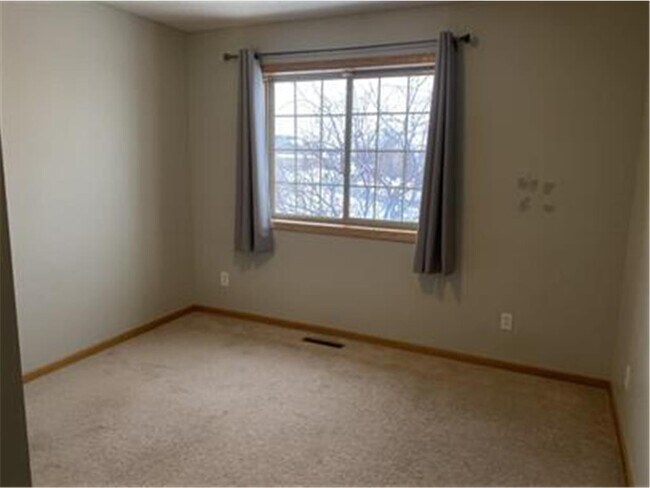 Building Photo - 860 Independence Dr