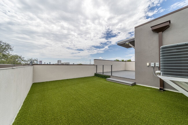 Building Photo - 2325 1st Ave S