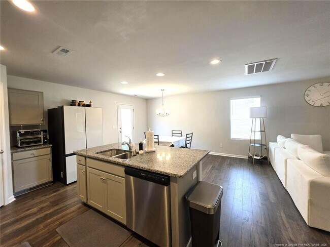 Building Photo - 233 Chinook Ln