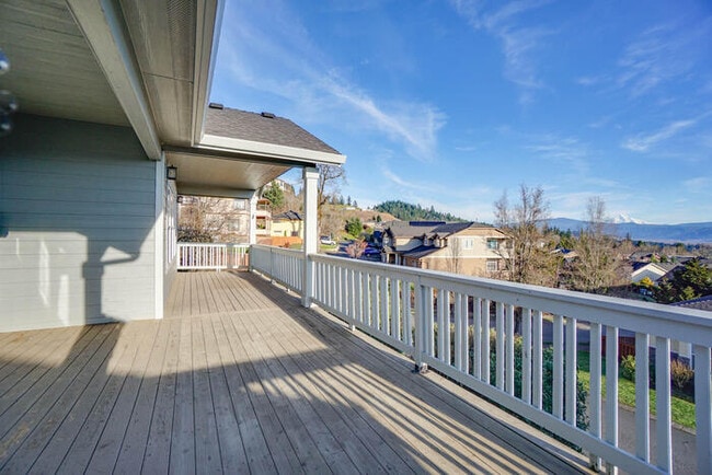 Building Photo - BEAUTIFUL VIEWS of MT. HOOD