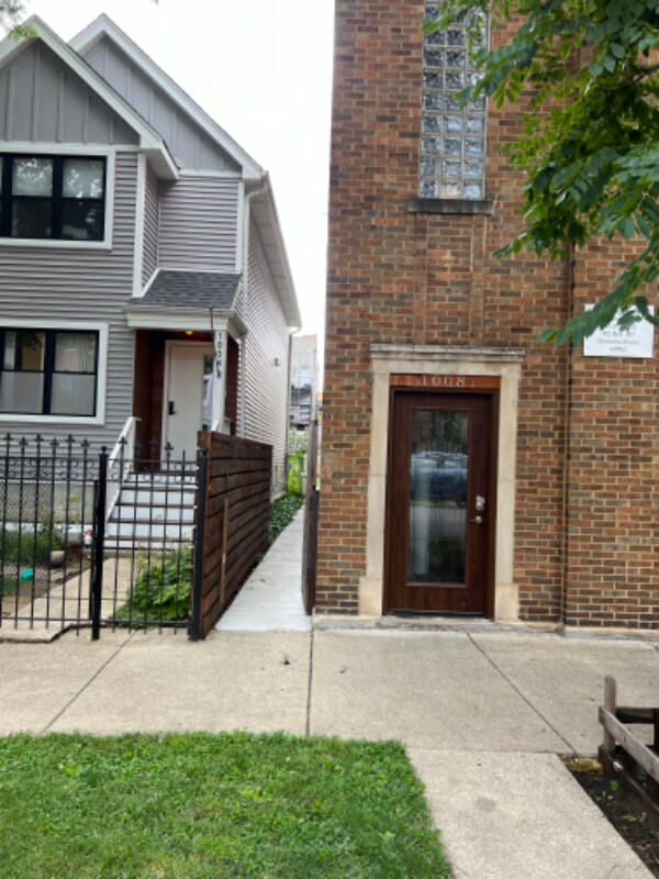 Building Photo - 1008 N Mozart St