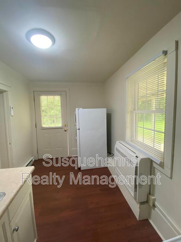 Building Photo - 127 S Cherry St