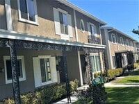 Building Photo - COSTA MESA 4BR/3BA TOWNHOME READY FOR MID-JULY OCCUPANCY