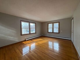 Building Photo - 281 Augur St