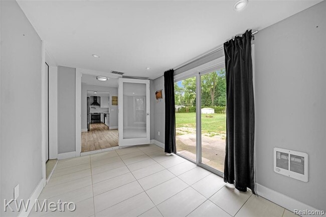 Building Photo - 4096 Chestnut Hill Dr