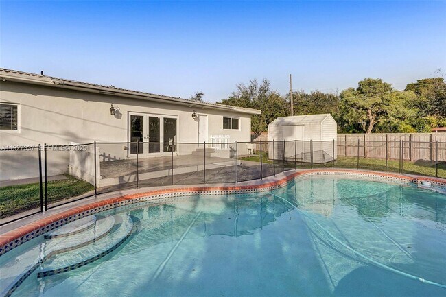 Building Photo - 1102 Meadow Lark Ave